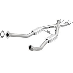 Magnaflow Performance Exhaust - Tru-X Stainless Steel Crossover Pipe w/Converter - Magnaflow Performance Exhaust 93334 UPC: 841380011510 - Image 1